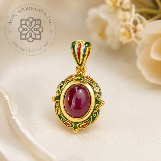 RUBINA VERDANT — Ruby Cabochon Heritage Pendant รูบินา เวอร์แดนท์ — จี้ทับทิมทรงรี ดีไซน์ Heritage Ornamental