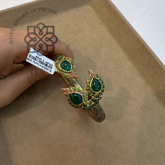 กำไลพลอยแท้สีเขียวแบบเปิด ดีไซน์ใบไม้วินเทจ Genuine Green Gemstone Open Cuff Bracelet