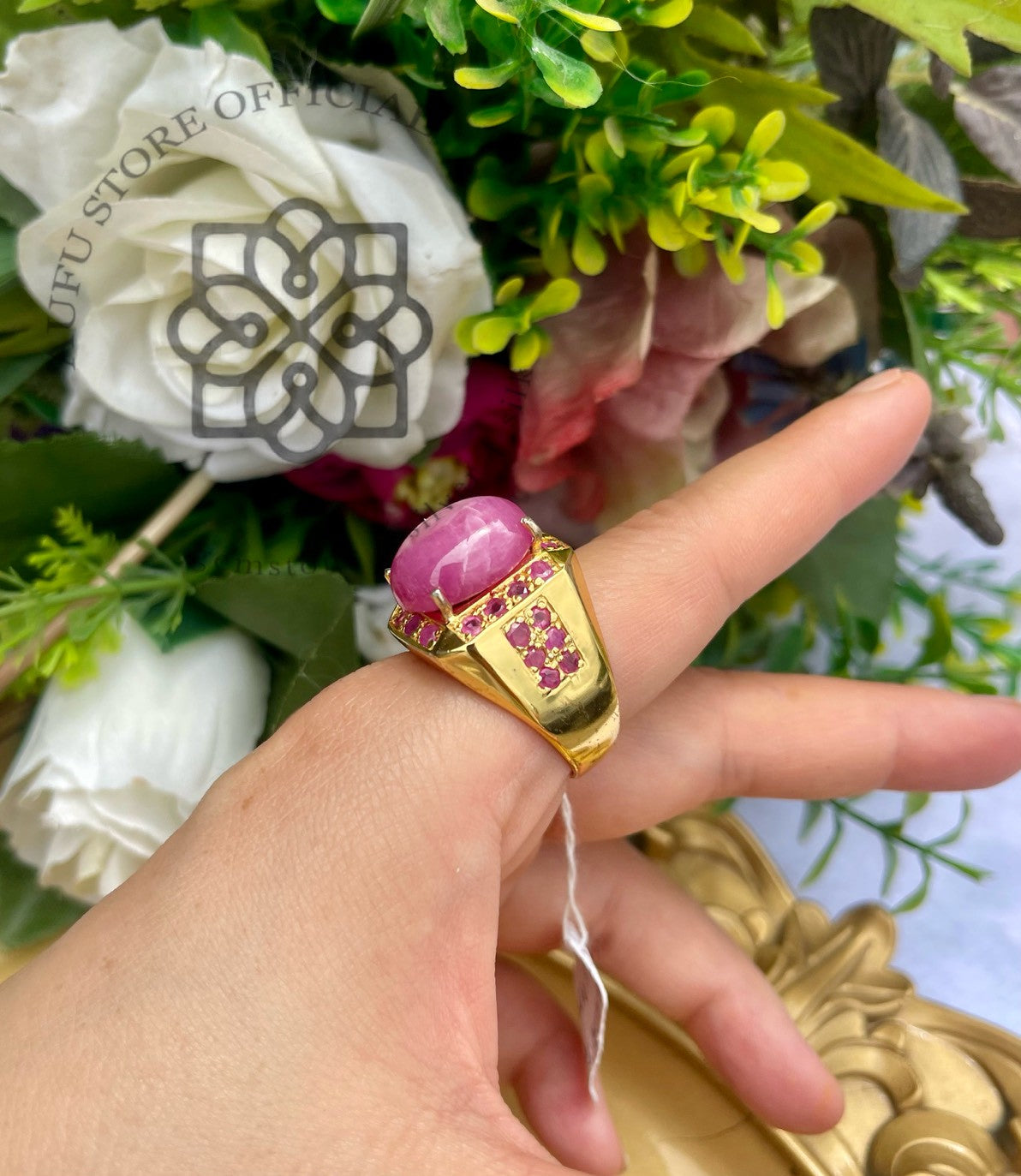 แหวนพลอยแท้สีชมพูทรงหลังเบี้ย ดีไซน์วินเทจ Genuine Pink Gemstone Cabochon Statement Ring