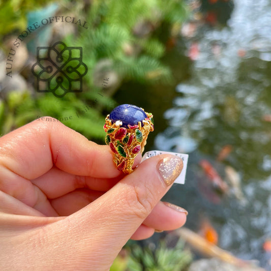 แหวนไพลินแท้ทรงหลังเบี้ย ดีไซน์พฤกษาวินเทจ Genuine Sapphire Cabochon Statement Ring – Botanical Vintage Design
