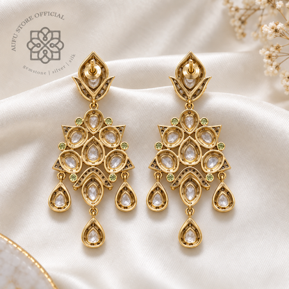 DIAMOND LOTUS NOIR ไดมอนด์ โลตัส นัวร์ — ต่างหูเพชรซีก ดีไซน์ Heritage แบบห้อยประดับ