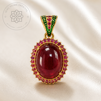 AURELIA CRIMSON ออเรเลีย คริมสัน — จี้ทับทิมสีแดงเข้มโทนเลือดนก ทรงรีล้อม Halo