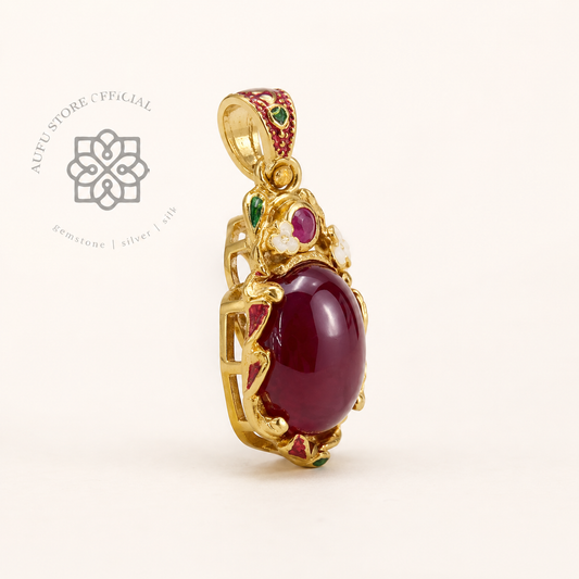 RUBINA CELESTE — Genuine Ruby Cabochon Ornamental Pendant รูบินา เซเลสเต จี้ทับทิมแท้หลังเบี้ย ดีไซน์ Ornamental