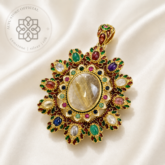 GOLDEN RUTILA NAVARATNA โกลเด้น รูทิลา นวรัตน์ — จี้ไหมทองล้อมพลอยนพเก้า