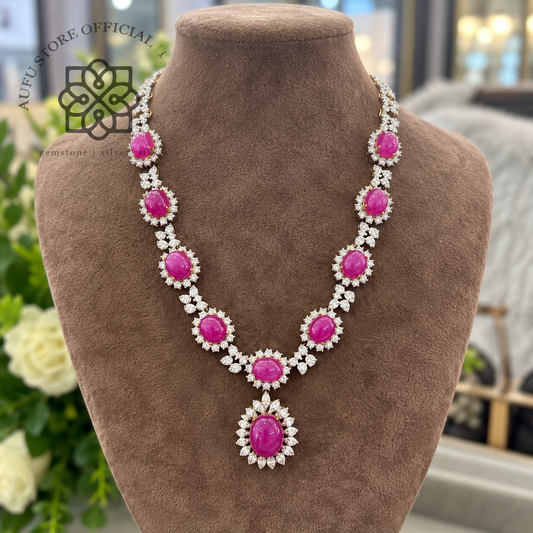 RUBY ROSE ÉCLAT รูบี้ โรส เอคลาต์ — สร้อยคอทับทิมหลังเบี้ย ล้อมพลอยขาว ดีไซน์ Floral Statement
