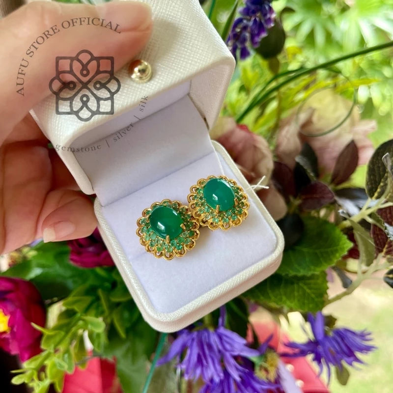 VANA AURELIA — Genuine Green Agate Floral Halo Stud Earrings วนา ออเรเลีย ต่างหูโมราเขียวแท้ดีไซน์ Floral Halo