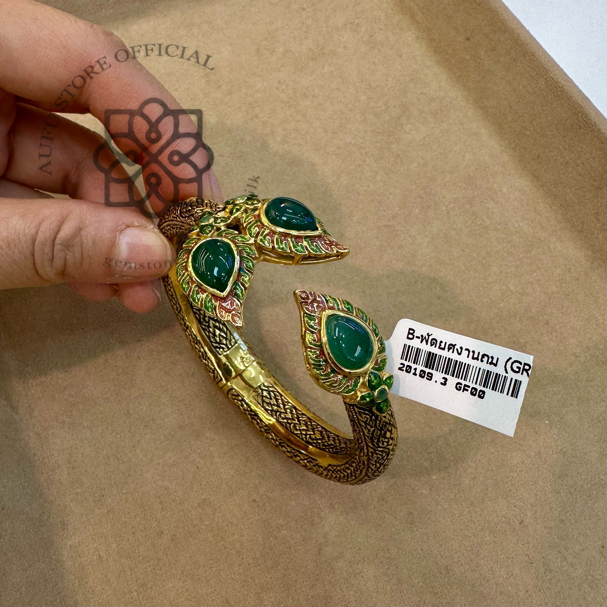 กำไลพลอยแท้สีเขียวแบบเปิด ดีไซน์ใบไม้วินเทจ Genuine Green Gemstone Open Cuff Bracelet