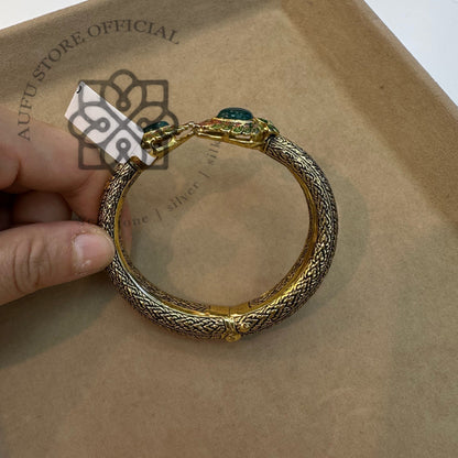 กำไลพลอยแท้สีเขียวแบบเปิด ดีไซน์ใบไม้วินเทจ Genuine Green Gemstone Open Cuff Bracelet