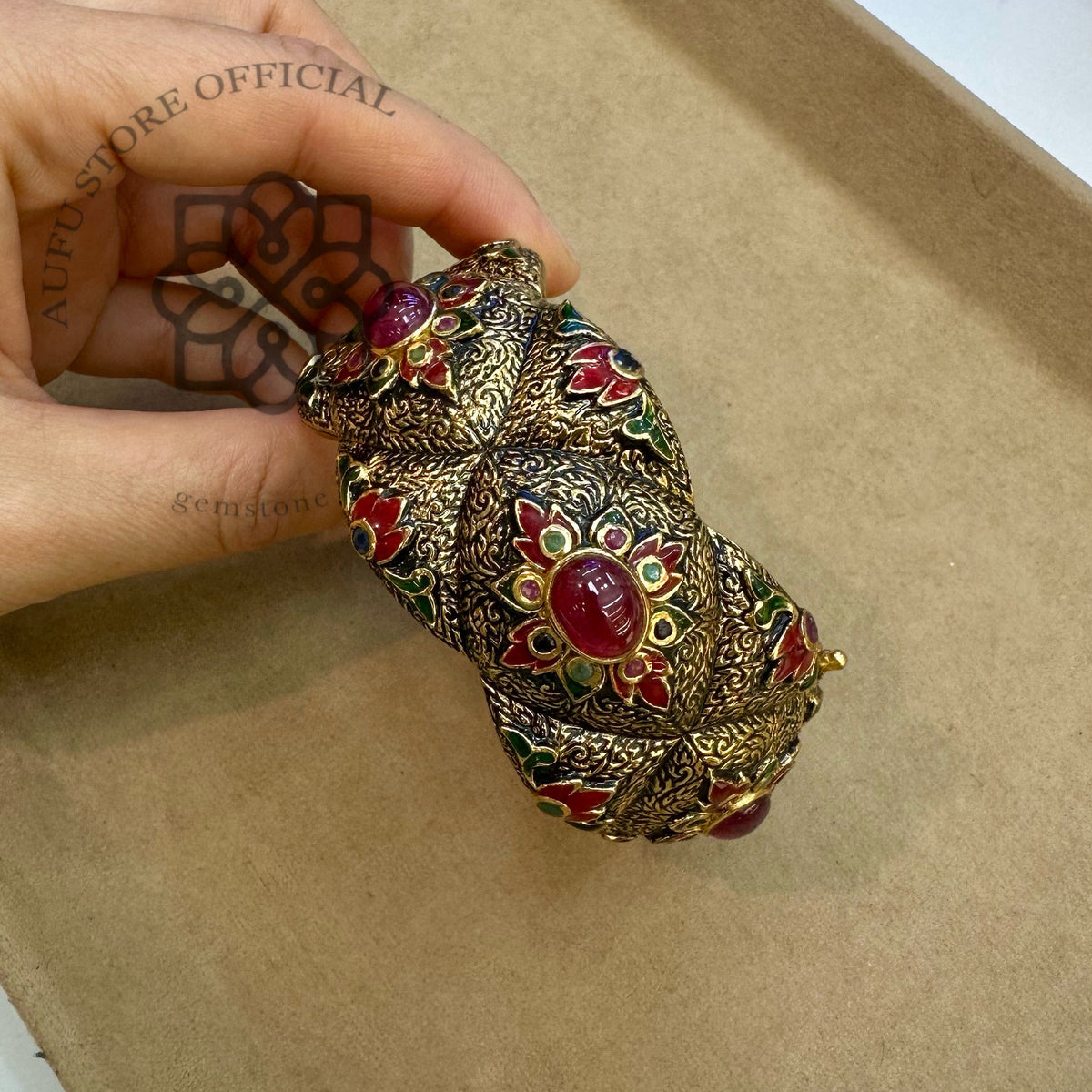 กำไลข้อมือทับทิมแท้ ดีไซน์ดอกไม้วินเทจลวดลายวิจิตร Genuine Ruby Ornamental Statement Bracelet – Vintage Floral Design