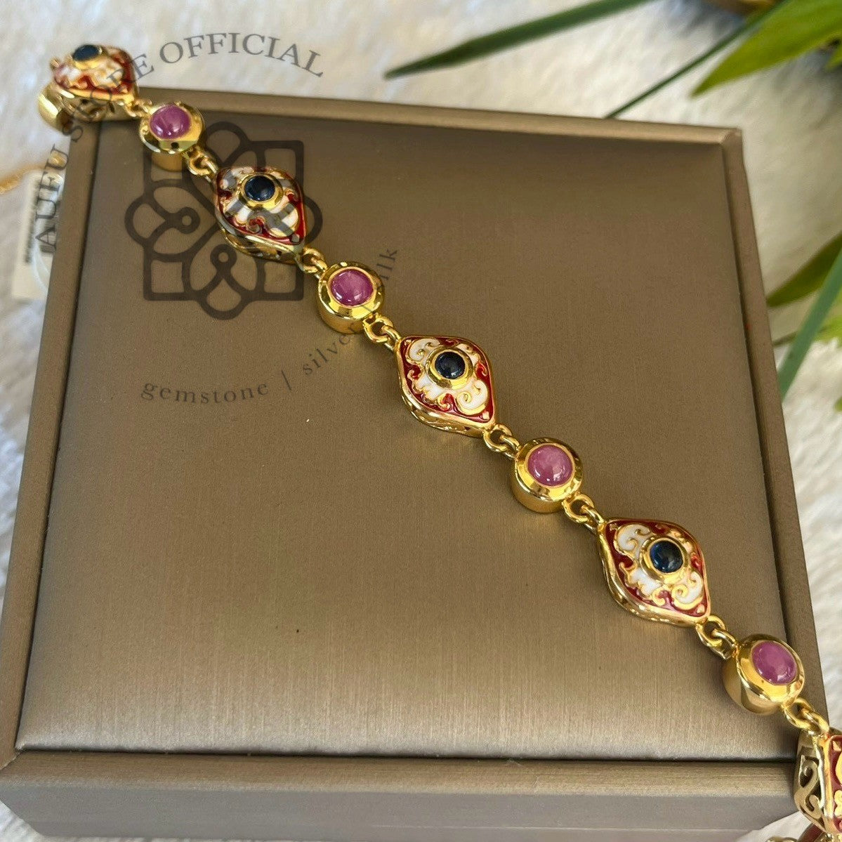 สร้อยข้อมือพลอยแท้หลากสี ดีไซน์ลวดลายวินเทจ Genuine Multi-Gemstone Link Bracelet – Vintage Ornamental Design