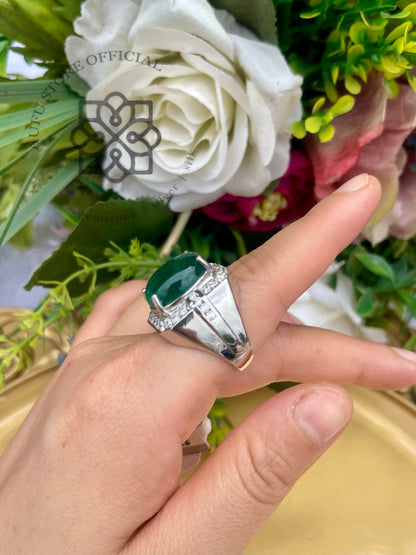 แหวนพลอยมรกตสีเขียวทรงรี Green Gemstone Oval Halo Ring