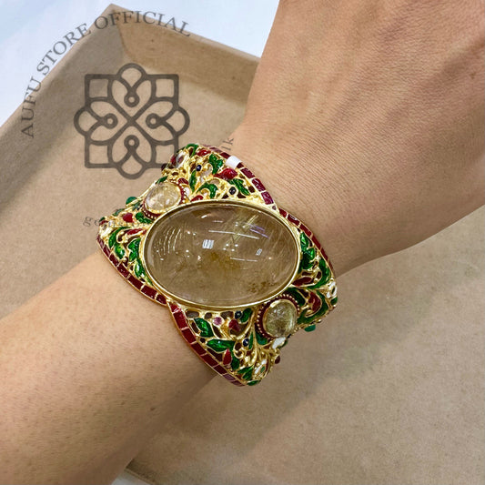 กำไลข้อมือไหมทองแท้ ดีไซน์พฤกษาลวดลายวิจิตร Genuine Golden Rutilated Quartz Statement Bracelet – Ornamental Botanical Design