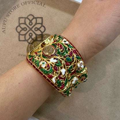 กำไลข้อมือไหมทองแท้ ดีไซน์พฤกษาลวดลายวิจิตร Genuine Golden Rutilated Quartz Statement Bracelet – Ornamental Botanical Design