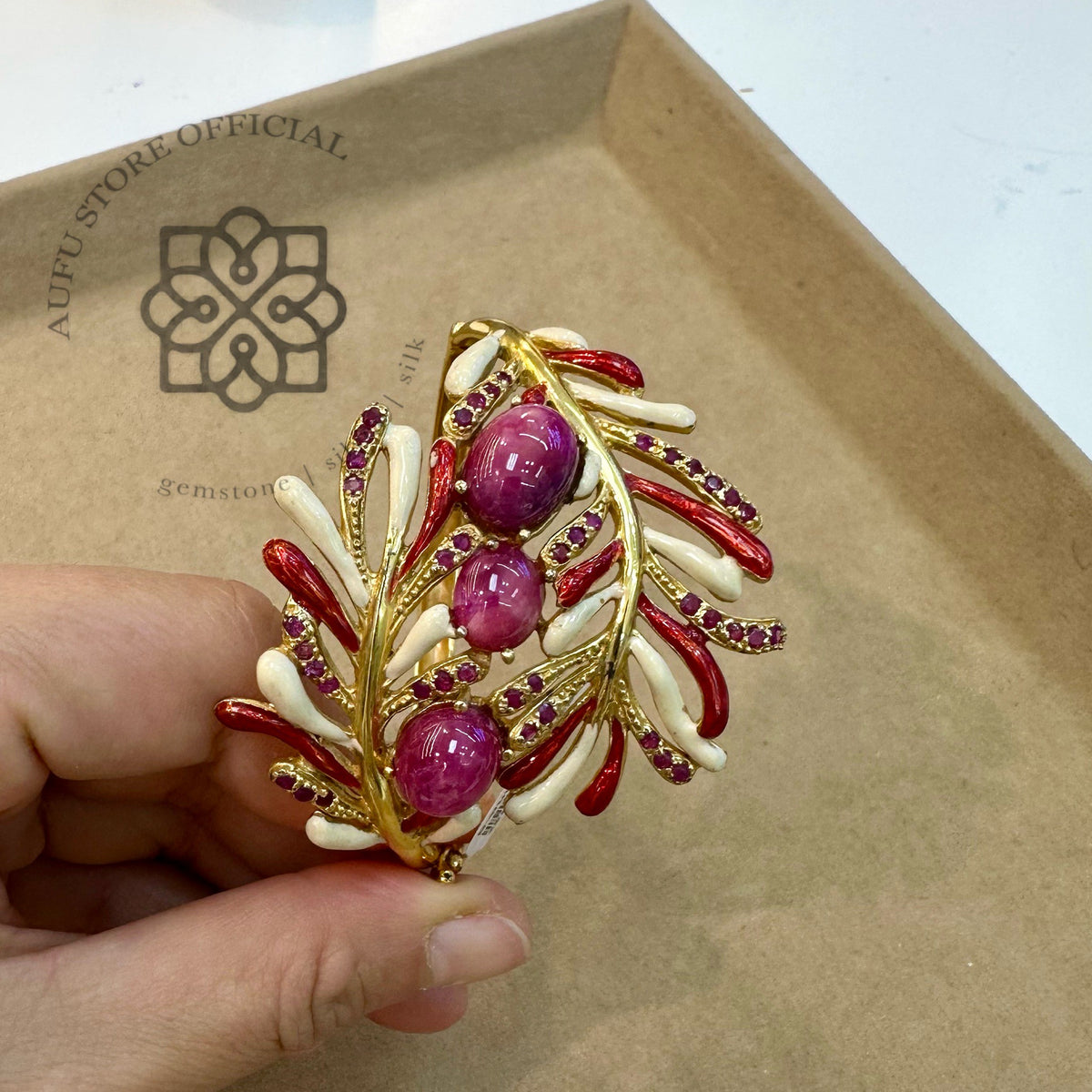 กำไลข้อมือทับทิมแท้ ดีไซน์กิ่งใบพฤกษาลวดลายวิจิตร Genuine Ruby Botanical Statement Bracelet – Floral Branch Design