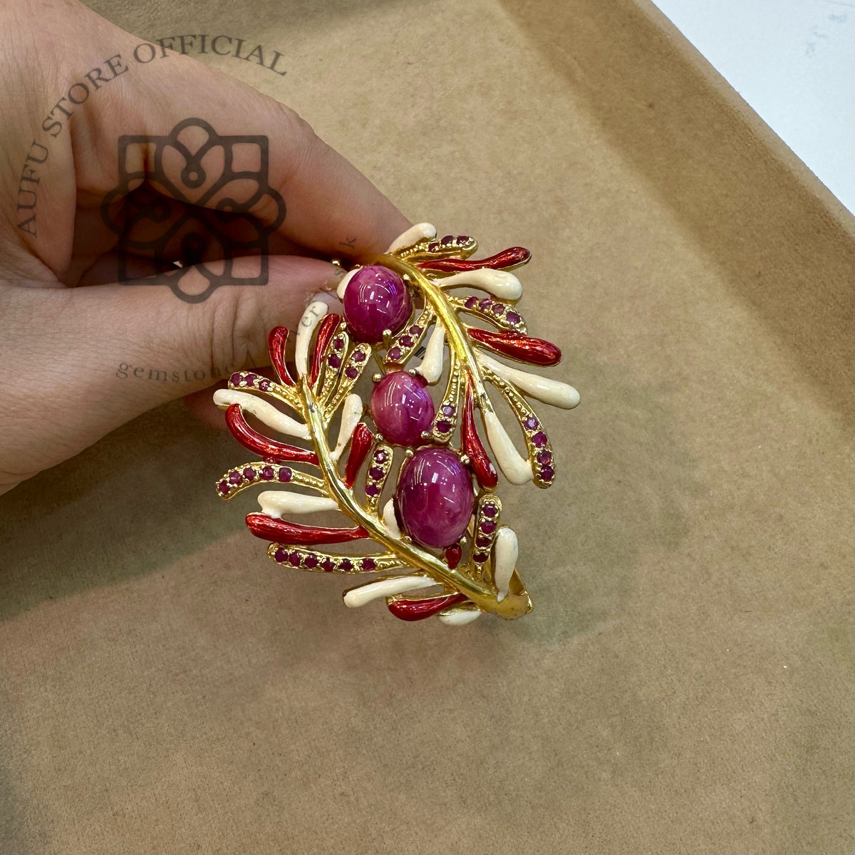 กำไลข้อมือทับทิมแท้ ดีไซน์กิ่งใบพฤกษาลวดลายวิจิตร Genuine Ruby Botanical Statement Bracelet – Floral Branch Design