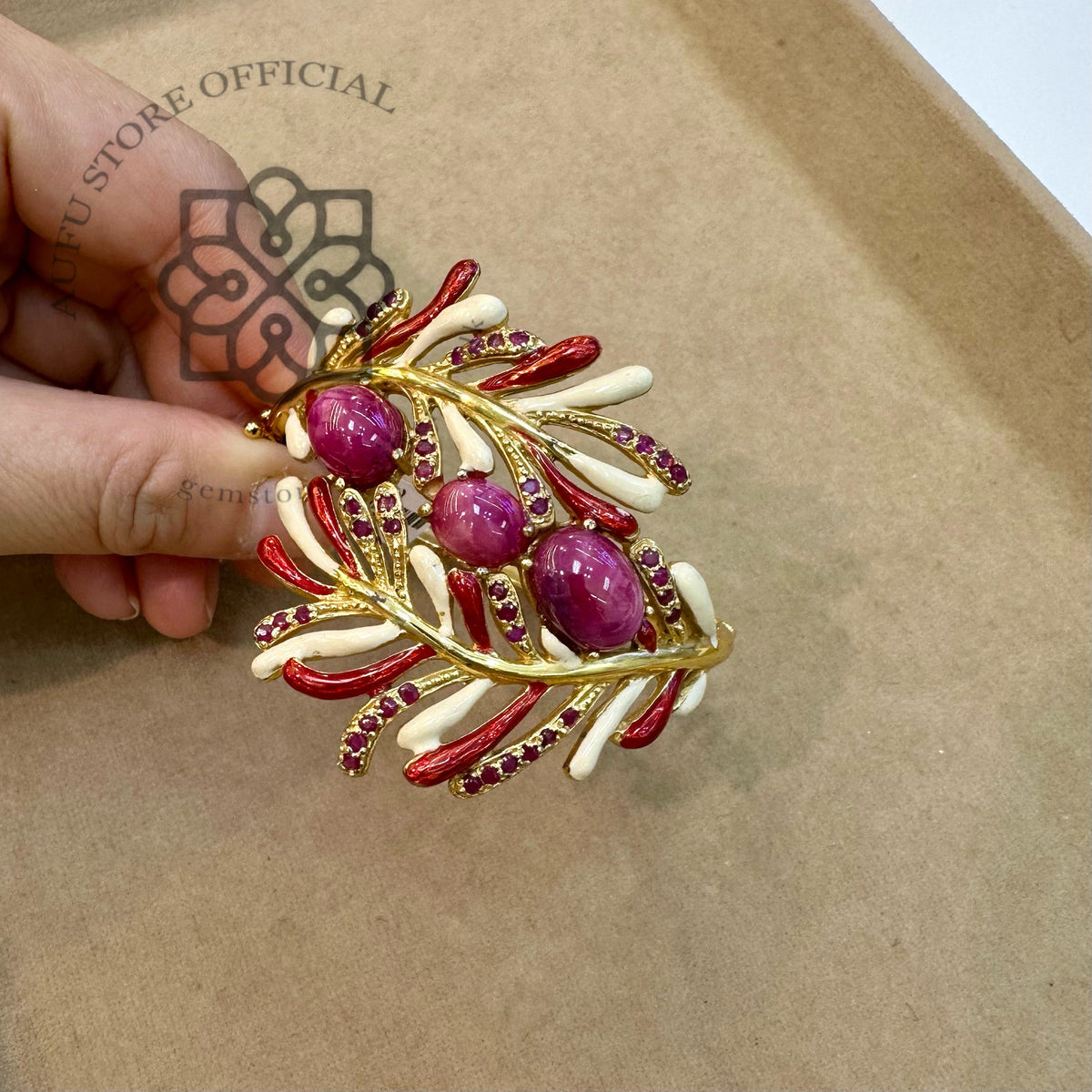 กำไลข้อมือทับทิมแท้ ดีไซน์กิ่งใบพฤกษาลวดลายวิจิตร Genuine Ruby Botanical Statement Bracelet – Floral Branch Design