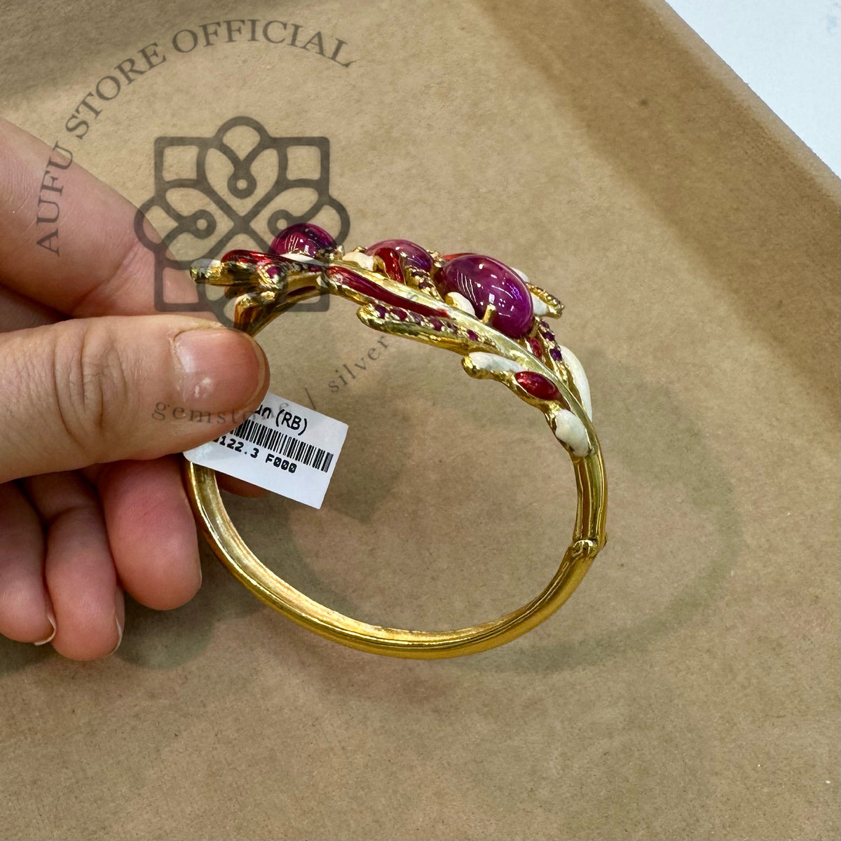 กำไลข้อมือทับทิมแท้ ดีไซน์กิ่งใบพฤกษาลวดลายวิจิตร Genuine Ruby Botanical Statement Bracelet – Floral Branch Design