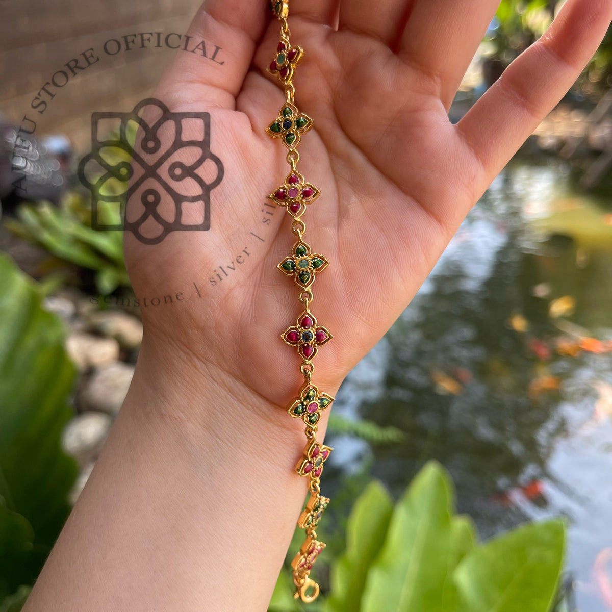 สร้อยข้อมือพลอยแท้หลากสี ลายดอกไม้ ดีไซน์วินเทจ Genuine Multi-Gemstone Floral Link Bracelet – Vintage-Inspired Design