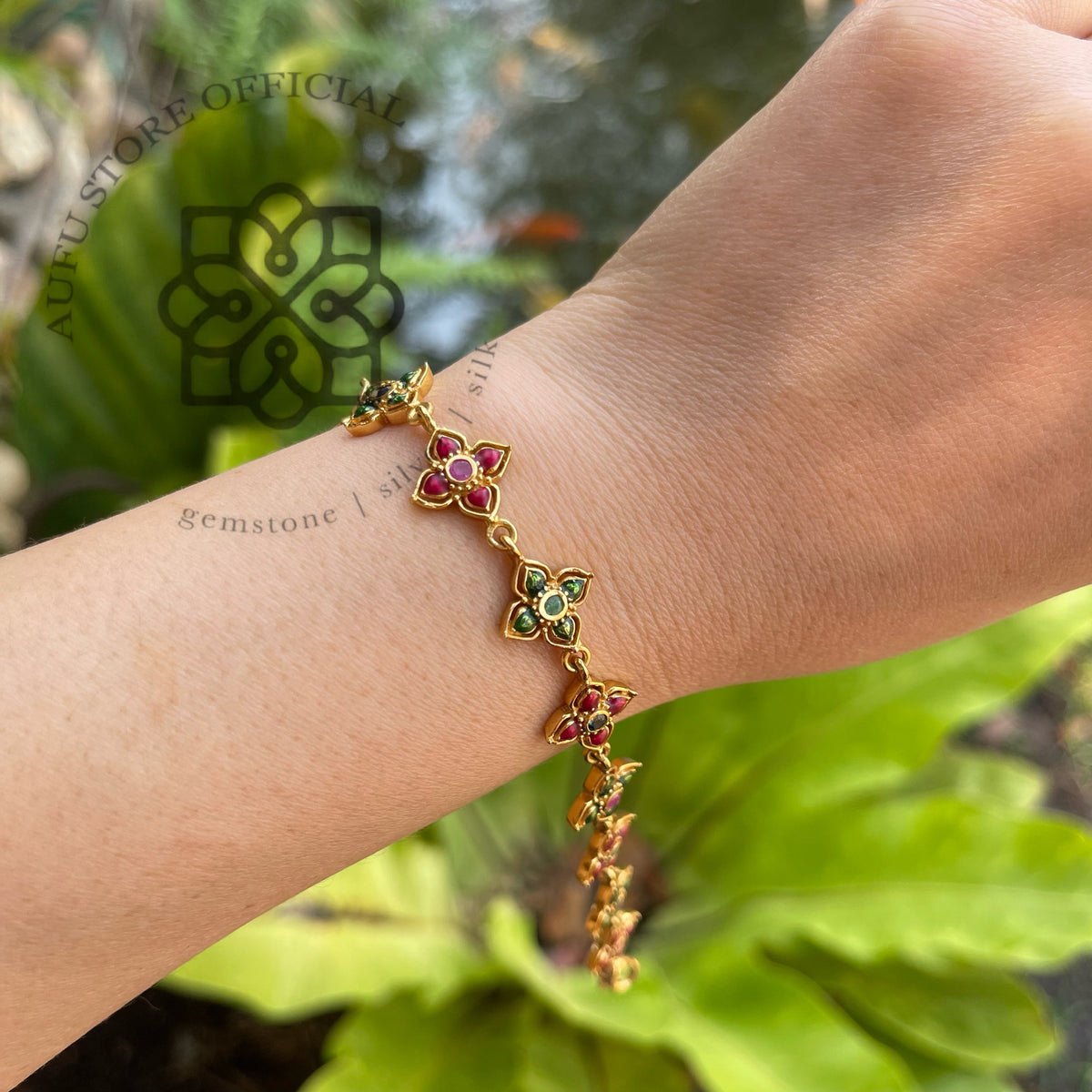 สร้อยข้อมือพลอยแท้หลากสี ลายดอกไม้ ดีไซน์วินเทจ Genuine Multi-Gemstone Floral Link Bracelet – Vintage-Inspired Design