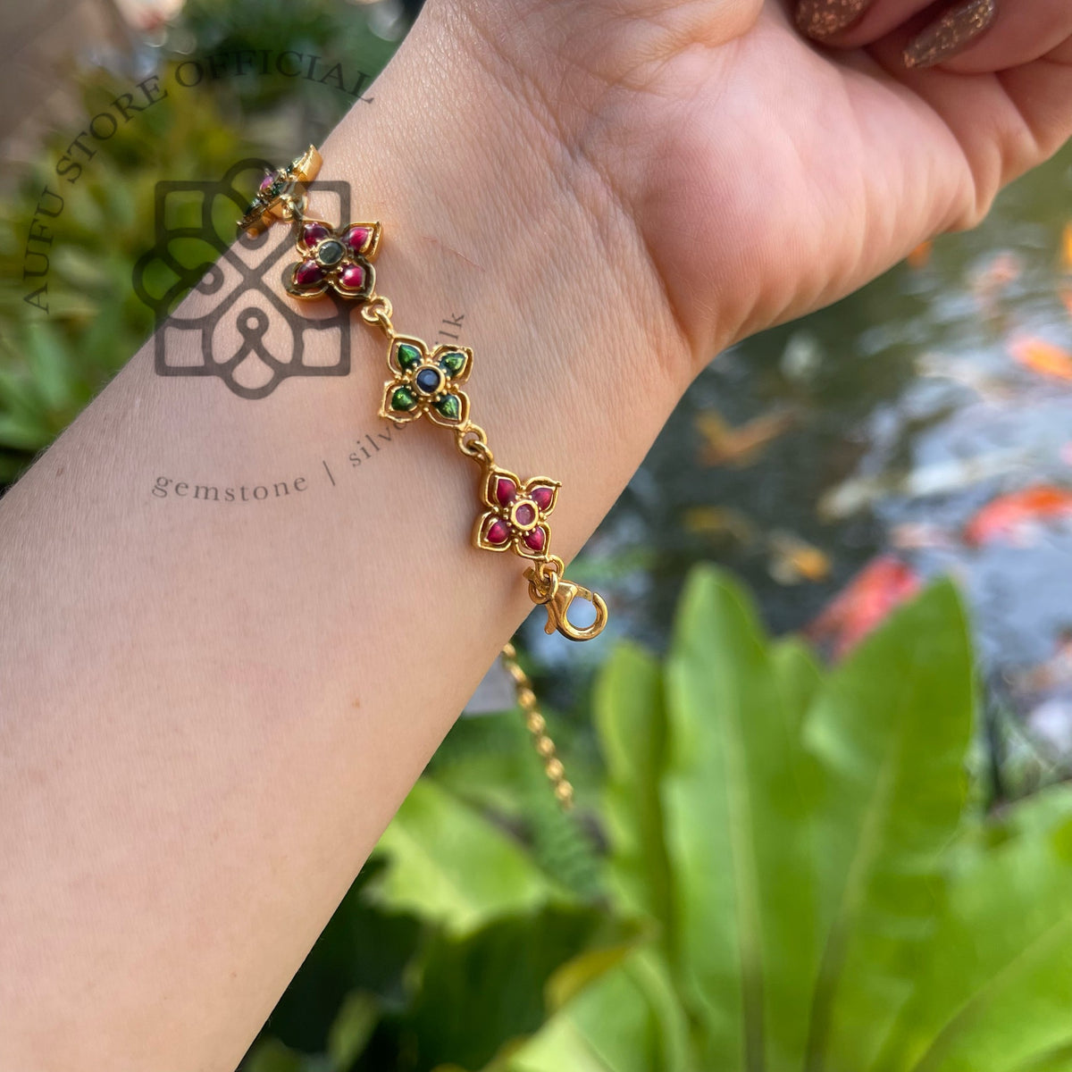 สร้อยข้อมือพลอยแท้หลากสี ลายดอกไม้ ดีไซน์วินเทจ Genuine Multi-Gemstone Floral Link Bracelet – Vintage-Inspired Design