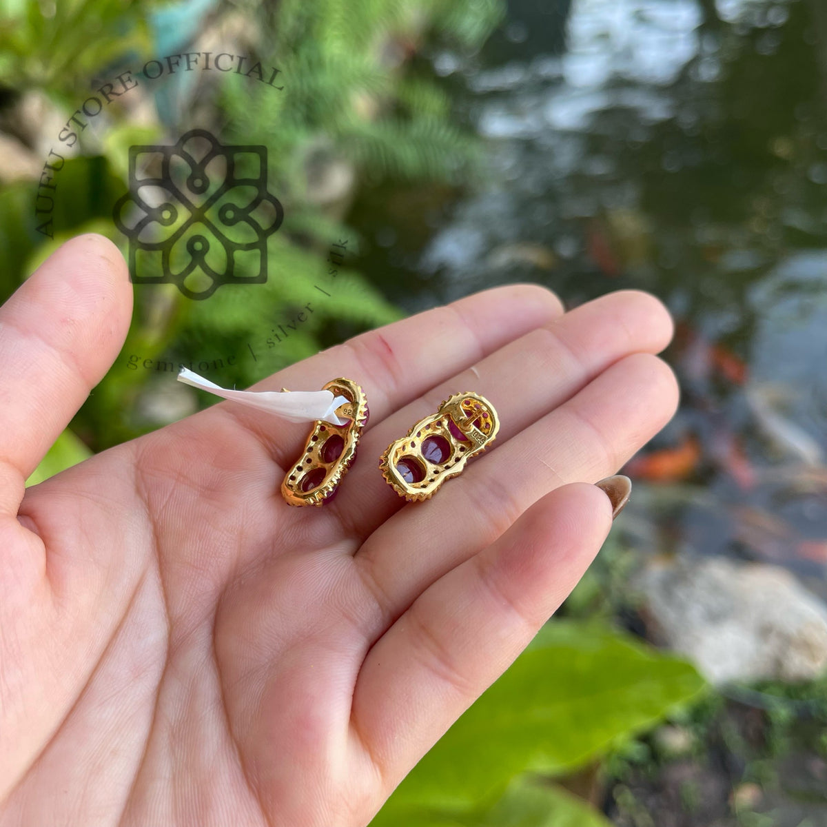 ต่างหูทับทิมแท้ดีไซน์คลัสเตอร์ ประดับทับทิมหลังเบี้ย Genuine Ruby Cluster Stud Earrings with Cabochon Stones