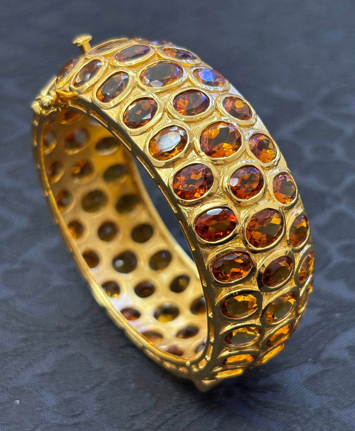 SOLARA CITRINE — Genuine Yellow Sapphire Statement Bangle โซลารา ซิทริน กำไลบุษราคัมแท้ ดีไซน์ Statement