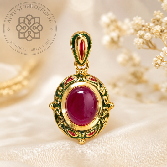 RUBINA VERDANT — Ruby Cabochon Heritage Pendant รูบินา เวอร์แดนท์ — จี้ทับทิมทรงรี ดีไซน์ Heritage Ornamental