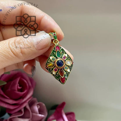 Nine-Gem Multicolor Pendant with Green Ornamental Design จี้นพเก้าพลอยหลากสี ดีไซน์ลายไทยประดับสีเขียว
