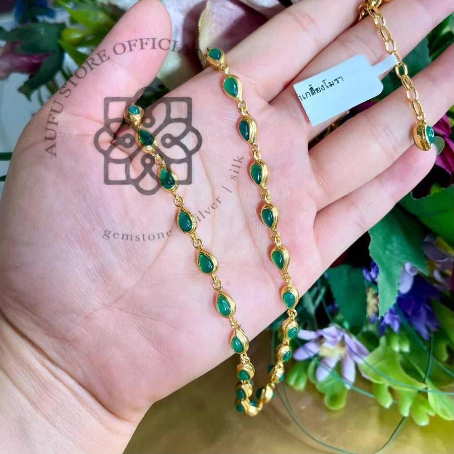VANA LINEA — Genuine Green Agate Teardrop Station Necklace วนา ลิเนีย สร้อยคอโมราเขียวแท้ทรงหยดน้ำ