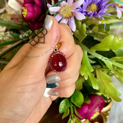 AURELIA CRIMSON ออเรเลีย คริมสัน — จี้ทับทิมสีแดงเข้มโทนเลือดนก ทรงรีล้อม Halo