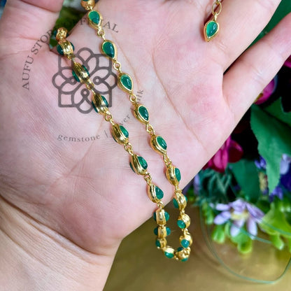 VANA LINEA — Genuine Green Agate Teardrop Station Necklace วนา ลิเนีย สร้อยคอโมราเขียวแท้ทรงหยดน้ำ