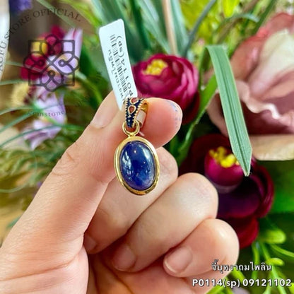 SAPPHIRA NOCTURNE — Genuine Sapphire Cabochon Ornamental Pendant แซฟไฟรา น็อกเทิร์น จี้ไพลินแท้หลังเบี้ย ดีไซน์ Ornamental