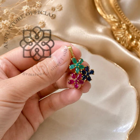 TRINITY BLOOM — Genuine Multi-Gemstone Three-Flower Pendant ทรินิตี้ บลูม จี้พลอยแท้สามสี ดีไซน์ดอกไม้ 3 ดอก