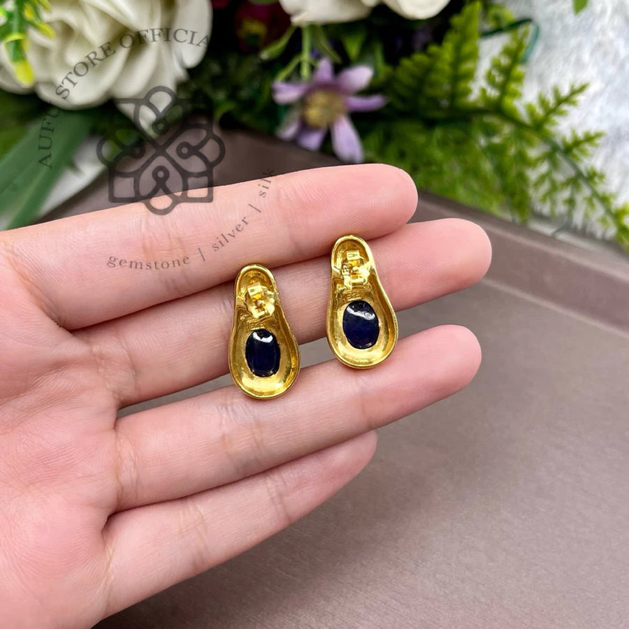 NILA LOTUS — Genuine Sapphire Cabochon Statement Earrings นิลโลตัส  ต่างหูไพลินแท้ทรงรีหลังเบี้ย
